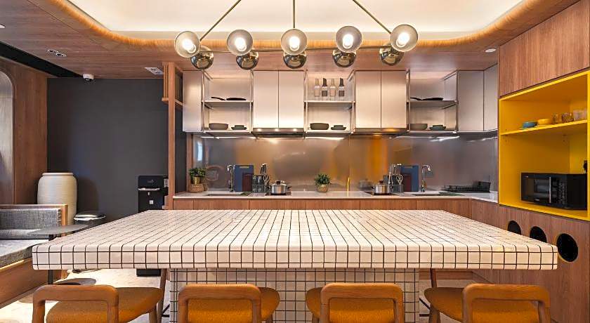 Dash Living on Queen's