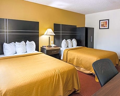 2 Double Beds, Smoking