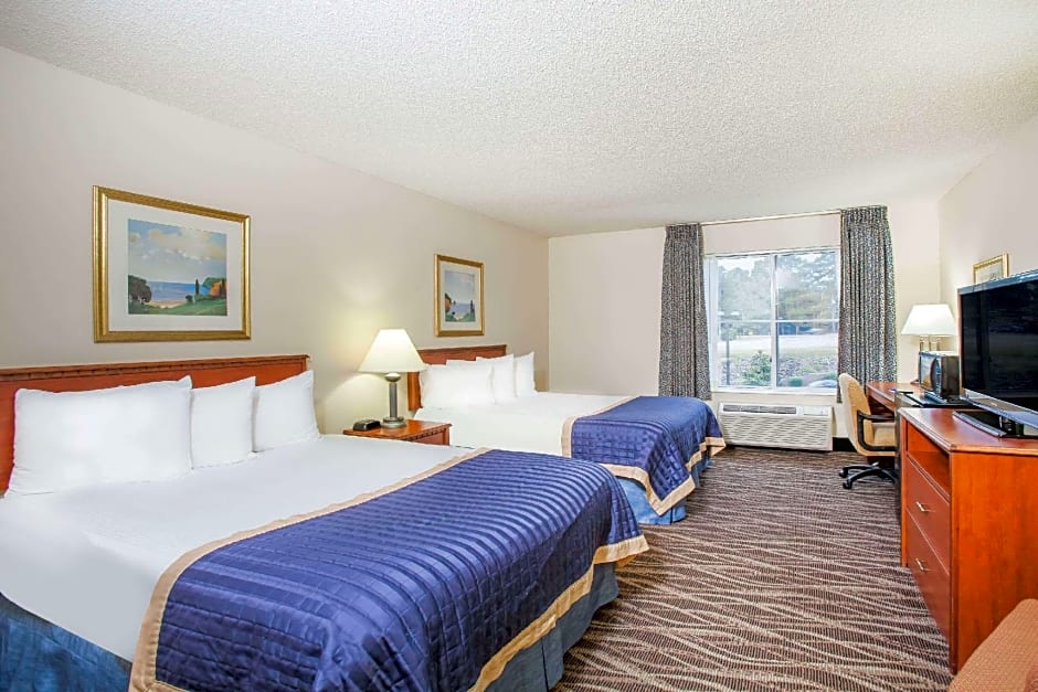 Baymont by Wyndham Hot Springs
