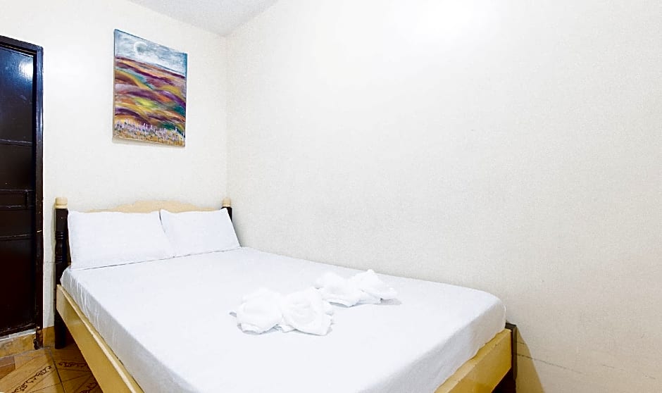 Golden Empress Hotel Urdaneta Pangasinan by RedDoorz