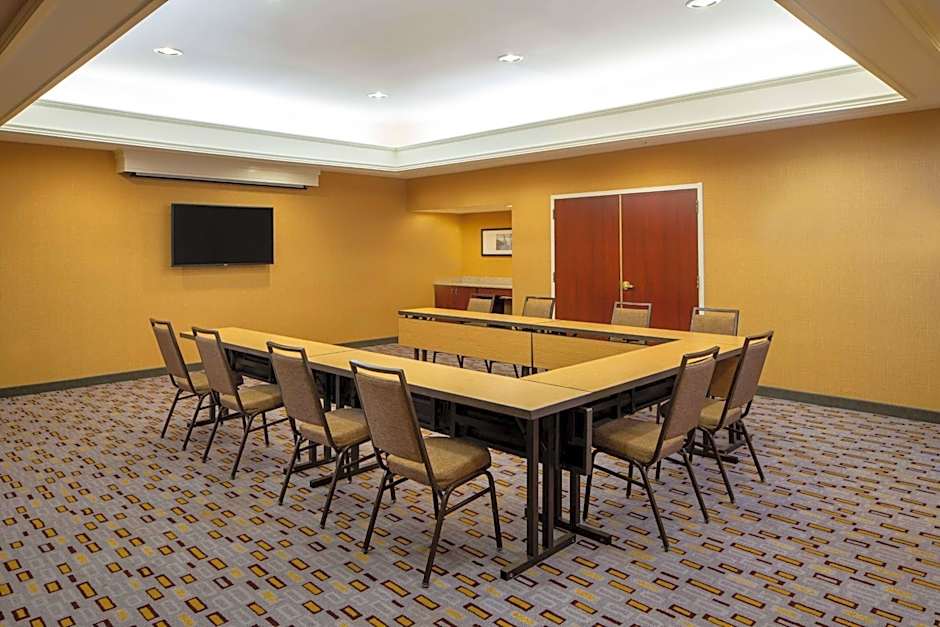 Courtyard by Marriott Covington / Mandeville
