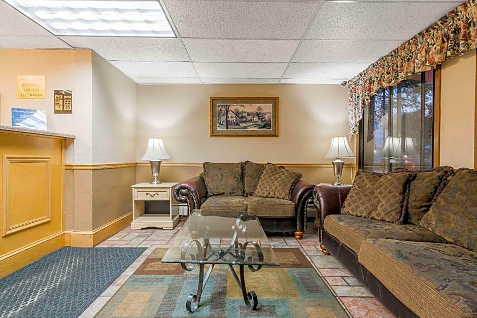 Super 8 by Wyndham Brooklyn Center/MPLS