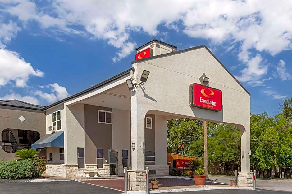 Econo Lodge Inn & Suites Near Lackland AFB