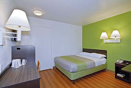 1 Full Bed | ADA/RI Shower/Micfridge
