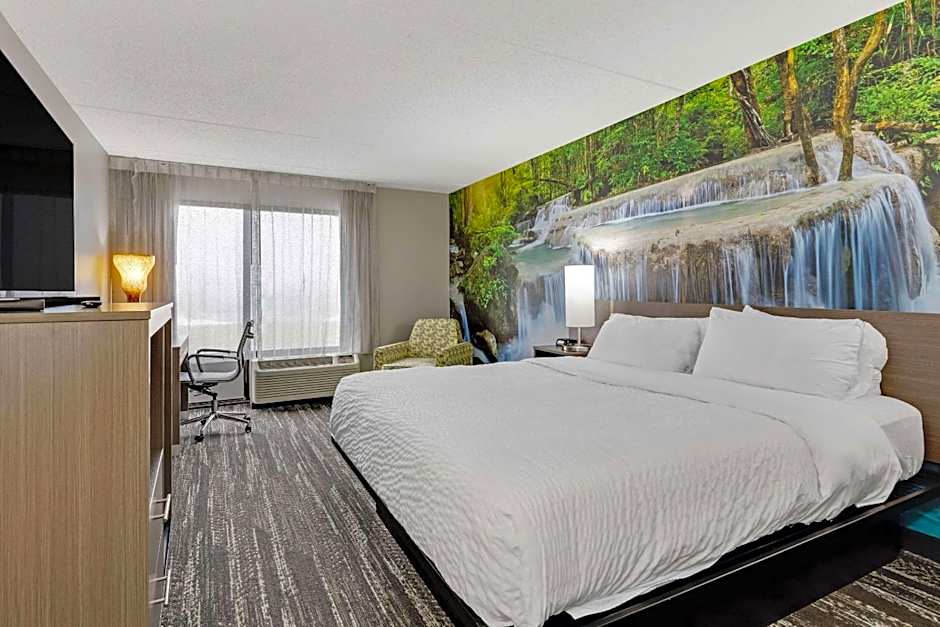 Clarion Pointe Near Erie Casino