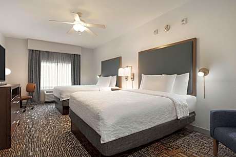 One-Bedroom Queen Suite with Two Queen Beds - Non-Smoking