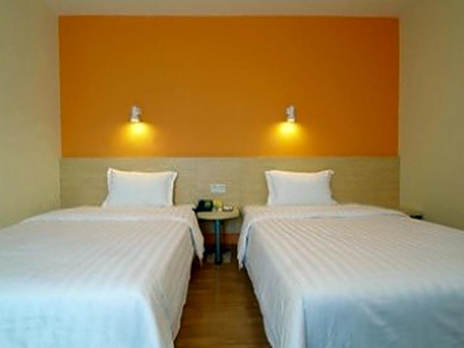 7 Days Inn Huainan Walking Street Branch