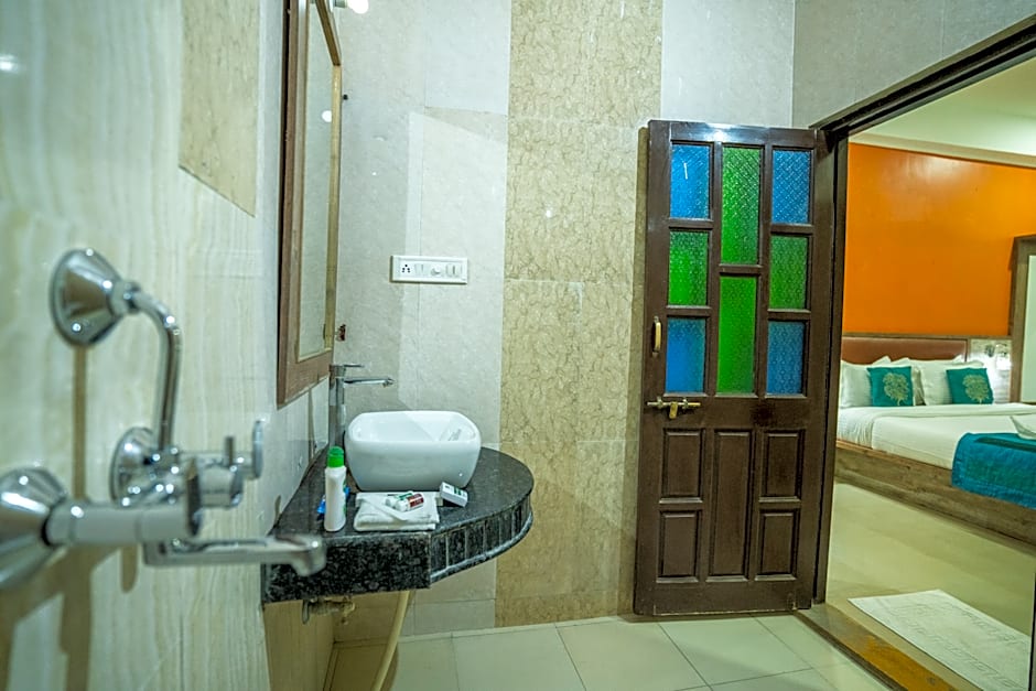 Hotel Marina Mahal