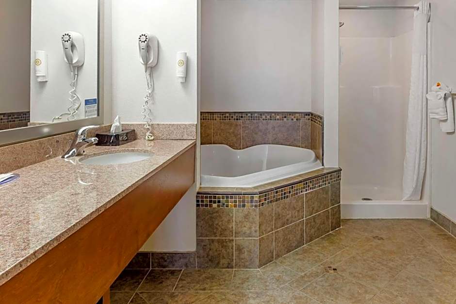 Comfort Suites Inn At Ridgewood Farm