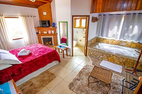 Suíte Luxo com Banheira de Hidromassagem