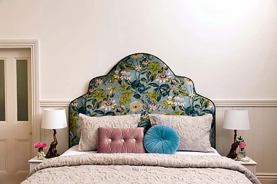 Summerlands - Country Luxe