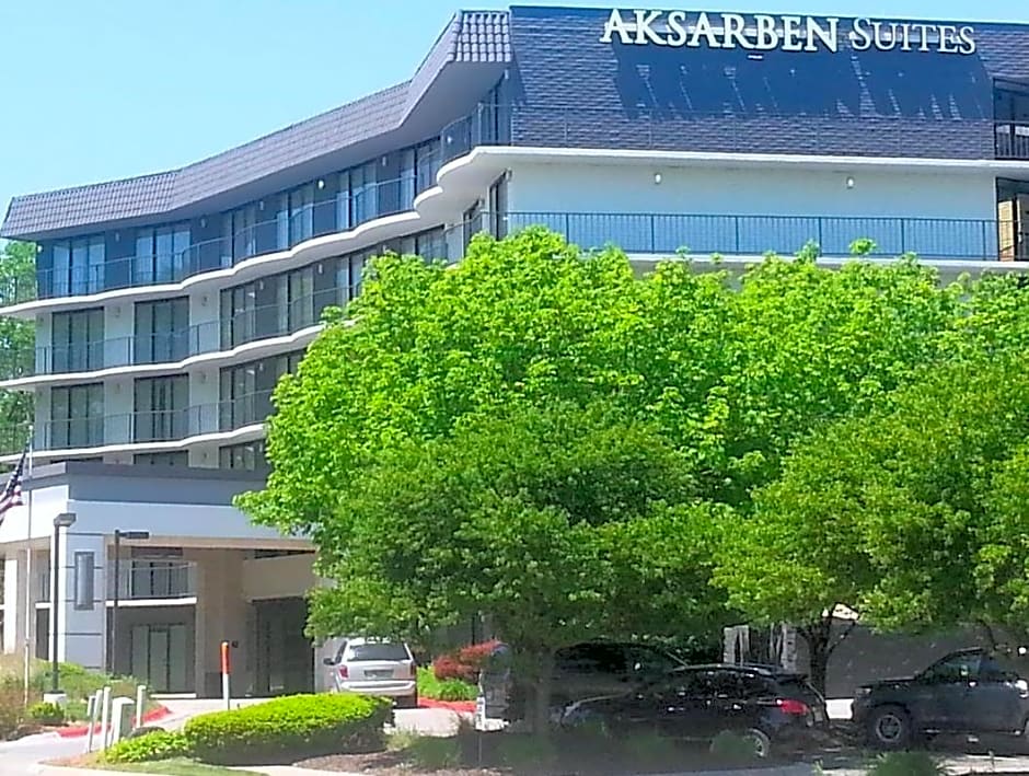 Aksarben Suites