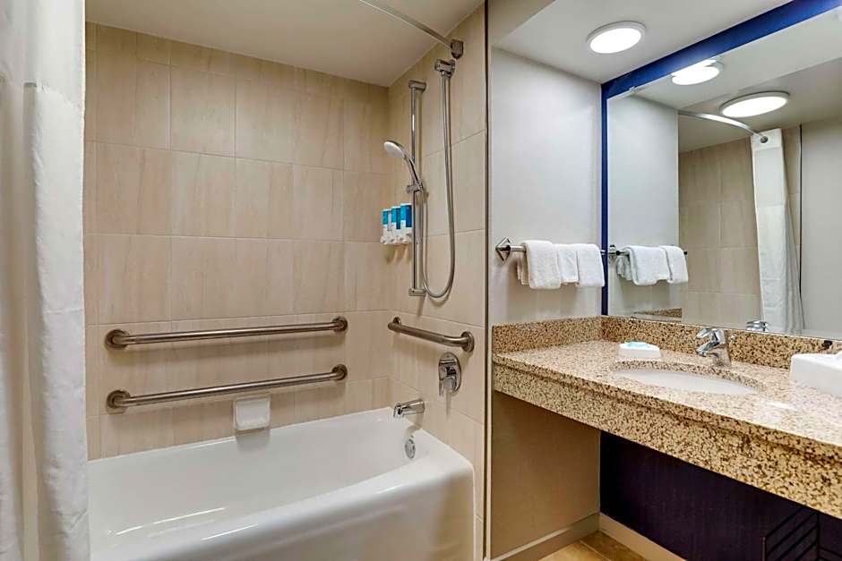 Drury Inn & Suites St. Louis St. Peters