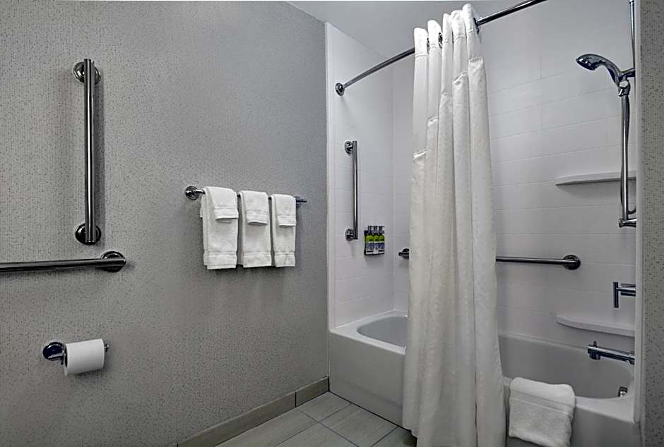 Holiday Inn Express Atmor By IHG