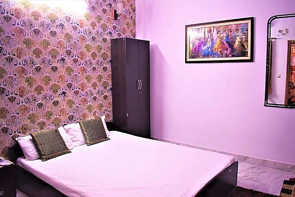 Goroomgo D S Stay Varanasi - 2km From Gadowlia