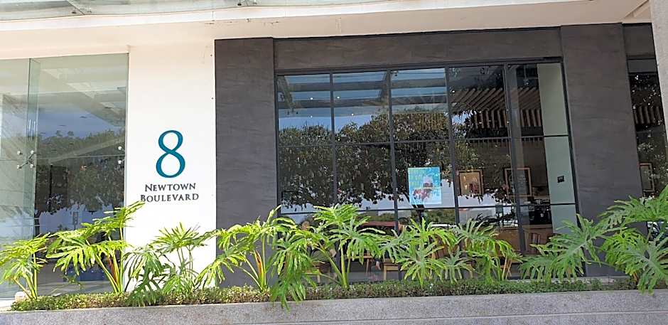 Mactan Newtown Condo with Garden and Ocean View 8NEWTOWN BLVD