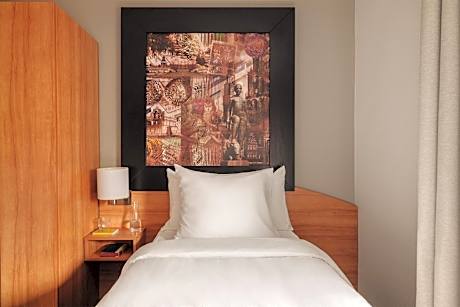 Comfort Room 1 Single Bed