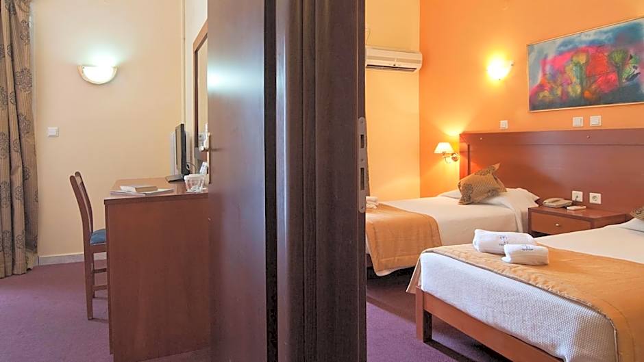 Triton Hotel Piraeus