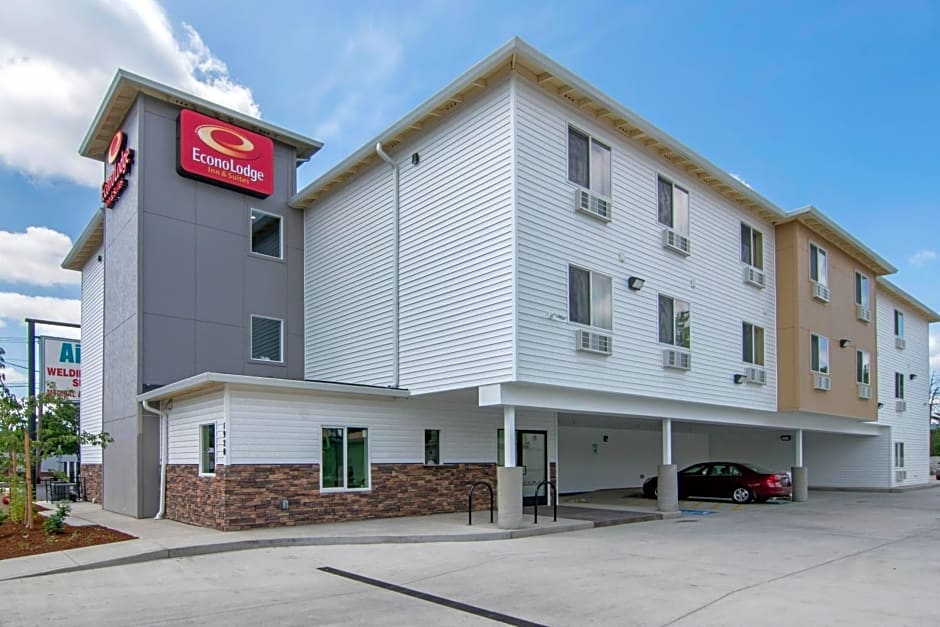 Econo Lodge Inn & Suites