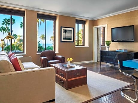 Signature Suite with Ocean View - Non-refundable 