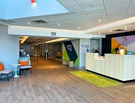 Spark by Hilton Montreal Brossard