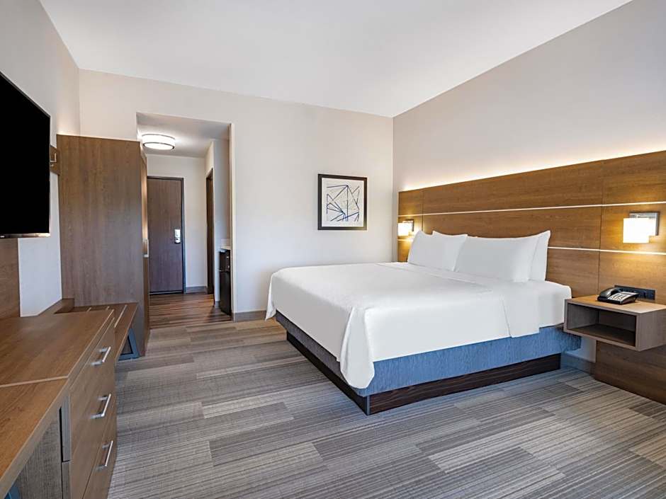 Holiday Inn Express And Suites Ruskin By IHG