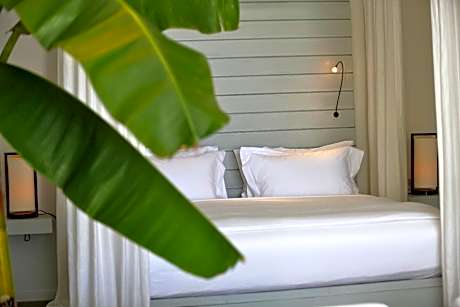 Luxury Poolside Suite