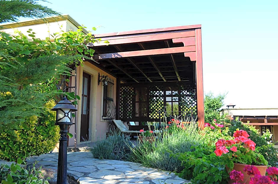 Ada Bacchus Hotel