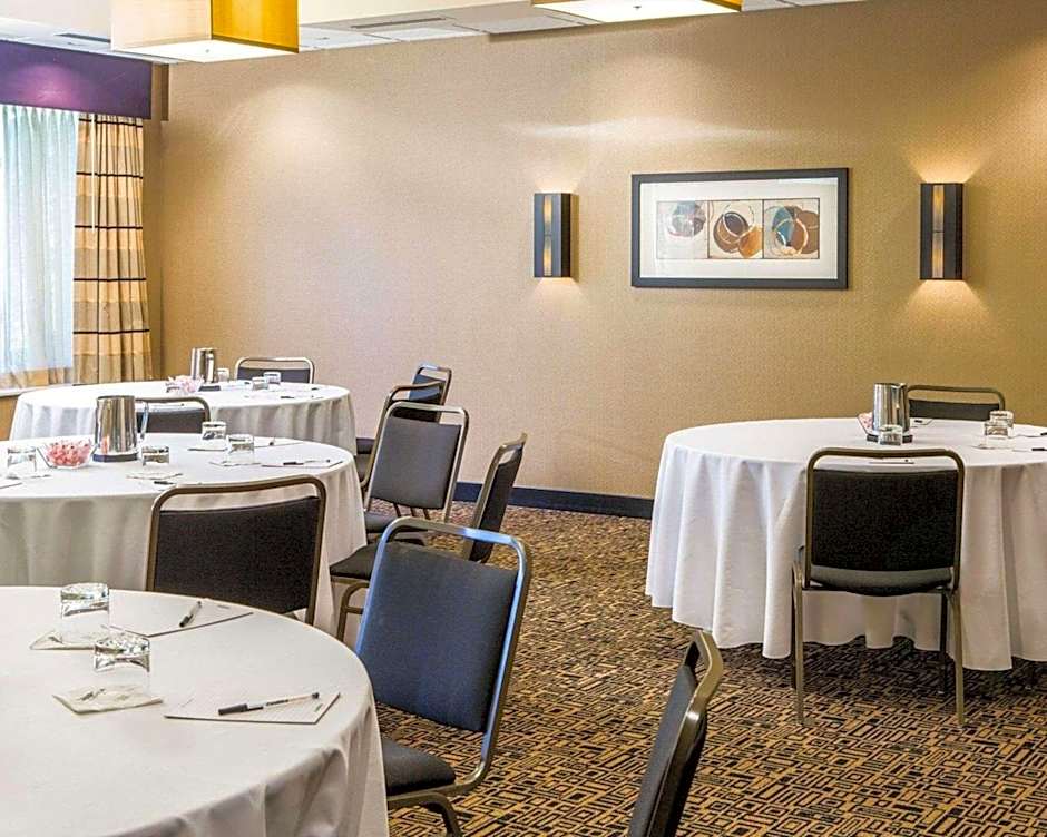 Cambria Hotel Traverse City