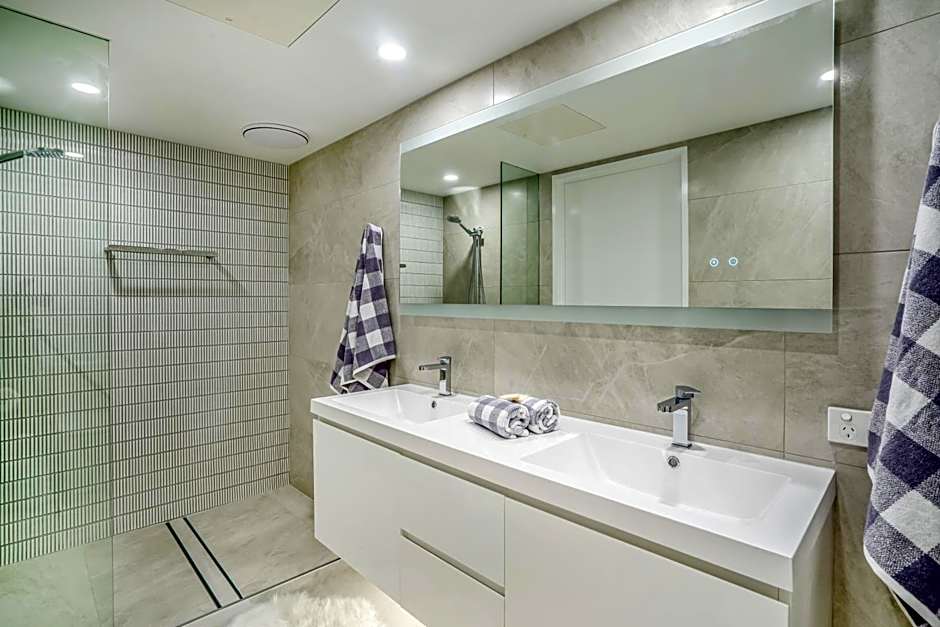 Pacific Plaza Apartments