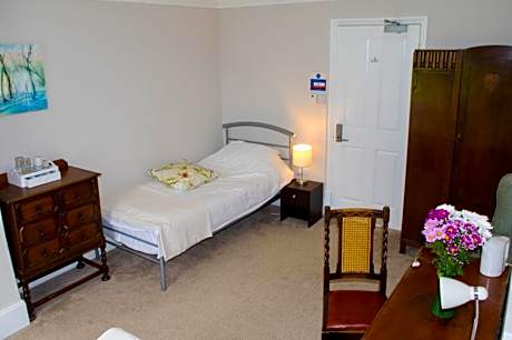 Twin Room with Private Bathroom