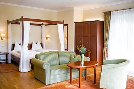Junior Suite with Garden View