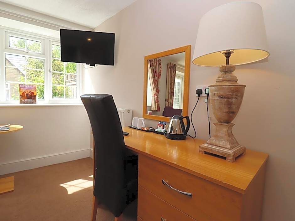 Pettifers Freehouse Hotel