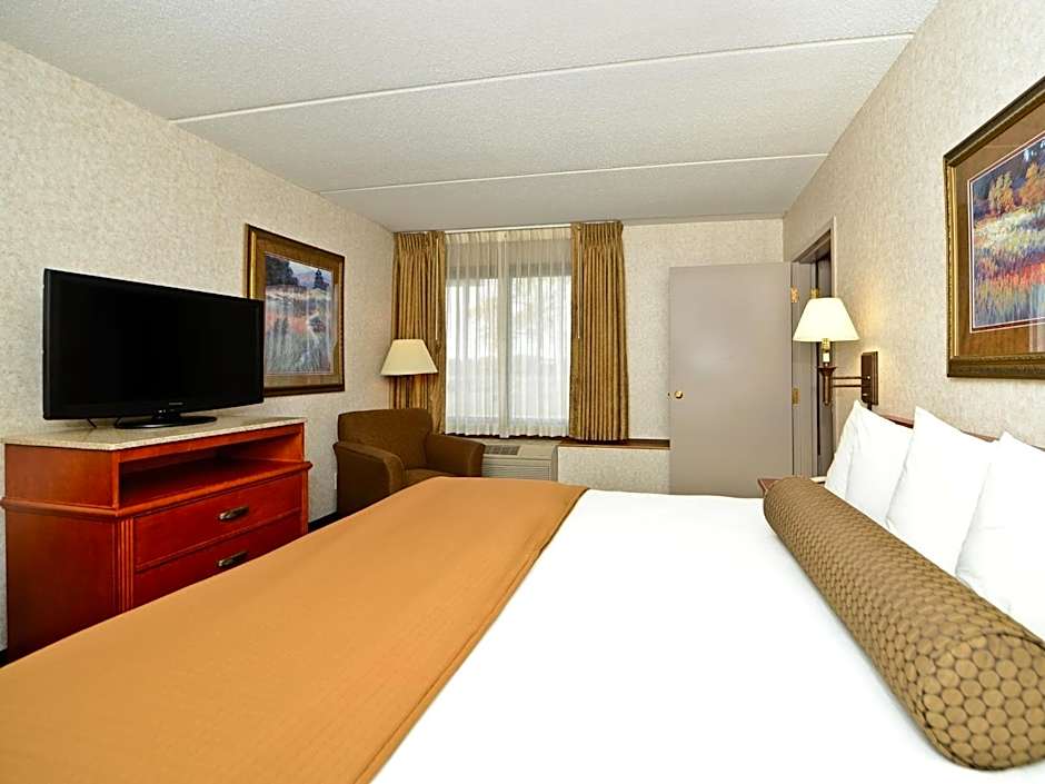 Ramada Hotel & Conference Center by Wyndham Plymouth