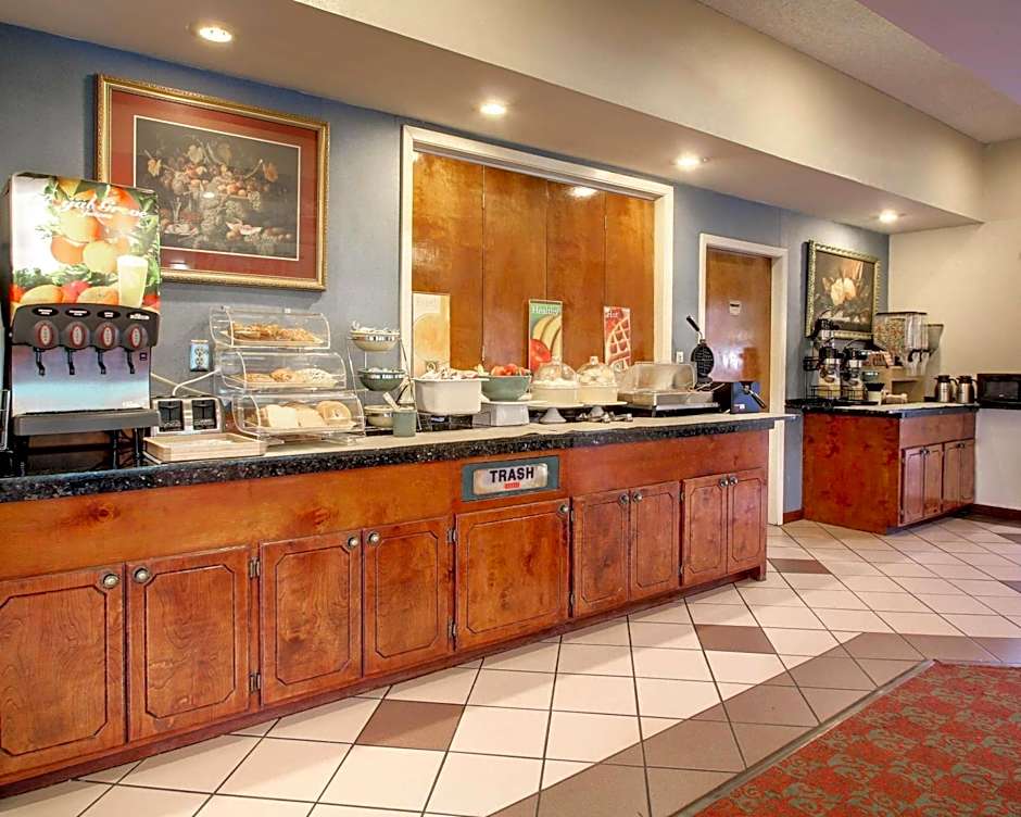 Quality Inn & Suites Clinton - Jackson West