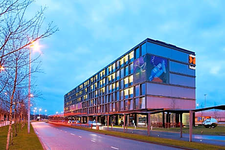 citizenM Schiphol Airport