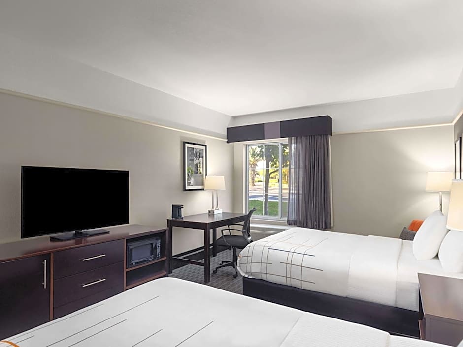 La Quinta Inn & Suites by Wyndham Santa Clarita - Valencia