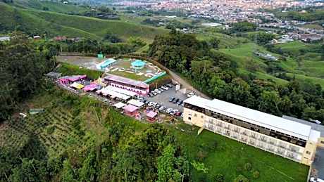 Hotel Entre Lomas