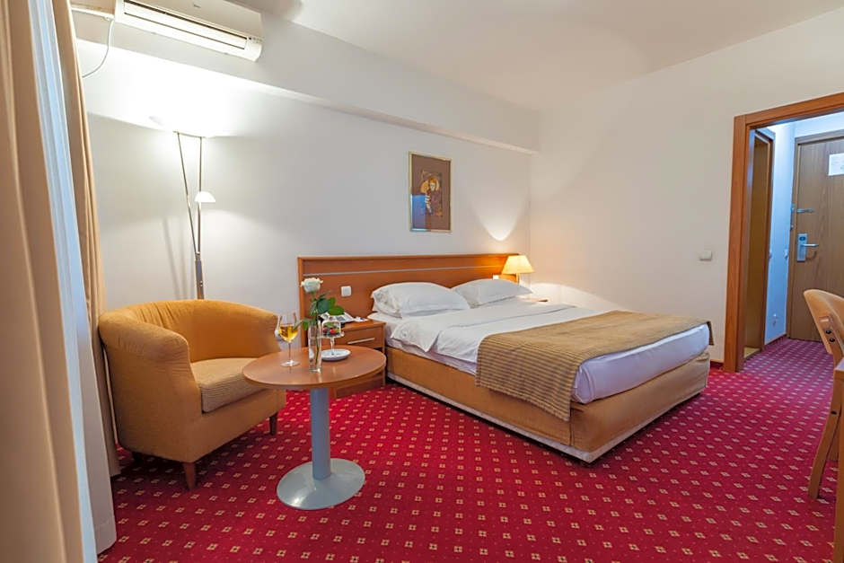 Hotel M