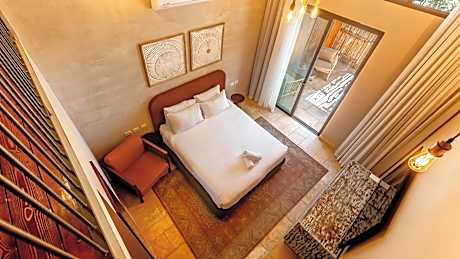 Gallery Room with Jacuzzi