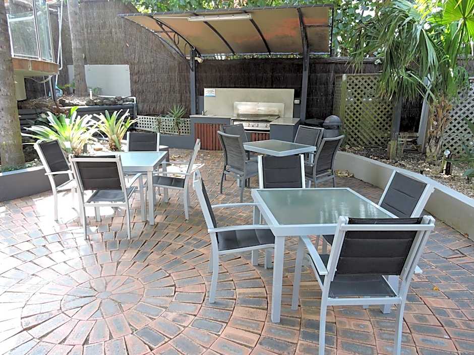 Aristocrat Apartments