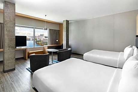 Guest room, 2 Queen, River view