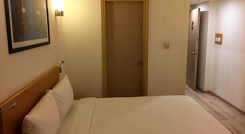 Red Fox by Lemon Tree Hotels, Sector 60, Gurugram