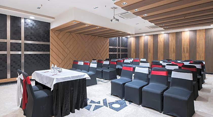 The Suncourt Hotel Yatri