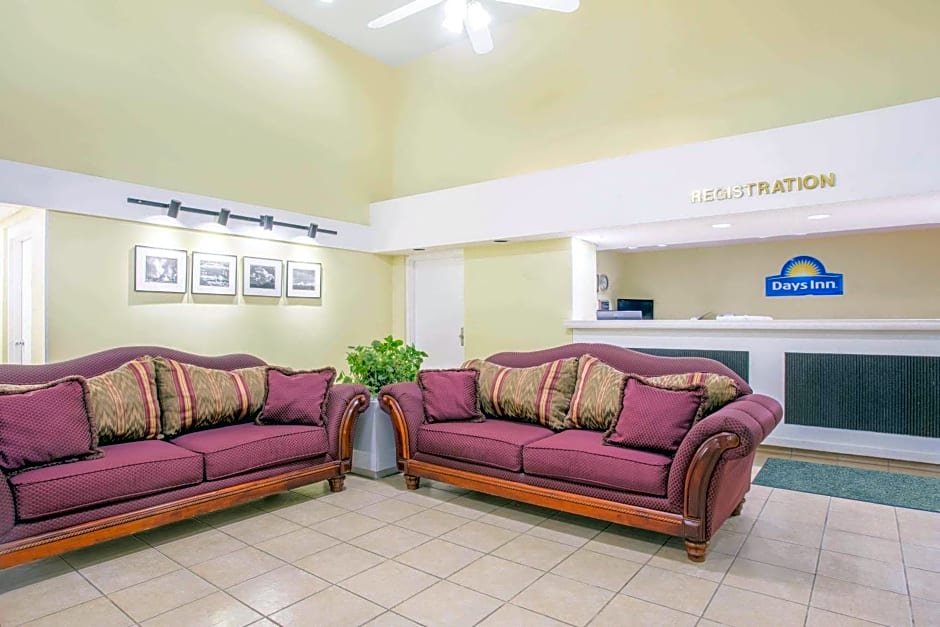 Days Inn by Wyndham Spartanburg Waccamaw