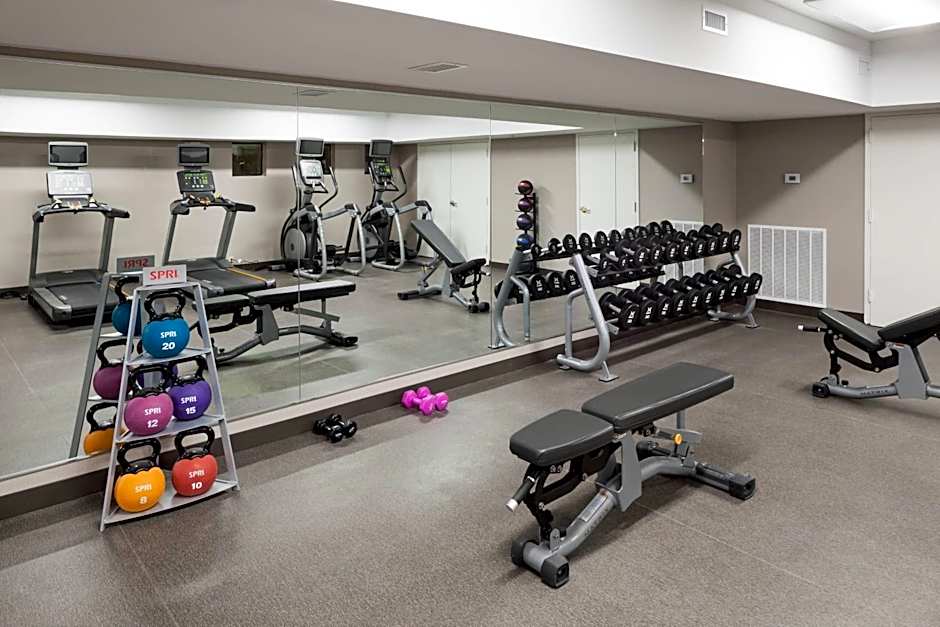 Residence Inn by Marriott Kansas City Country Club Plaza