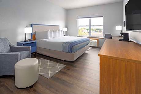 1 King Bed Mobility Accessible Room Non-Smoking