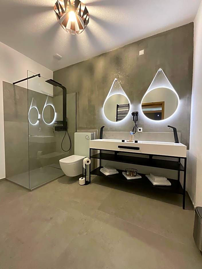 Hotel Residenz Luxury - Outletcity - Parken - Klima - 24h Check-In