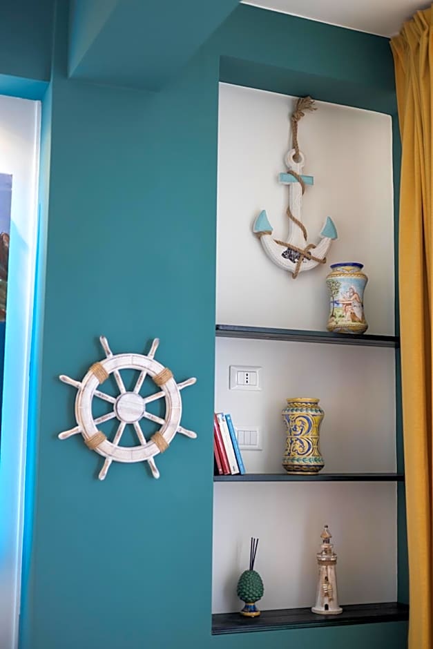 PalerMonAmour Art Gallery Suite