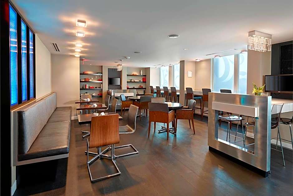 Renaissance by Marriott Edmonton Airport Hotel